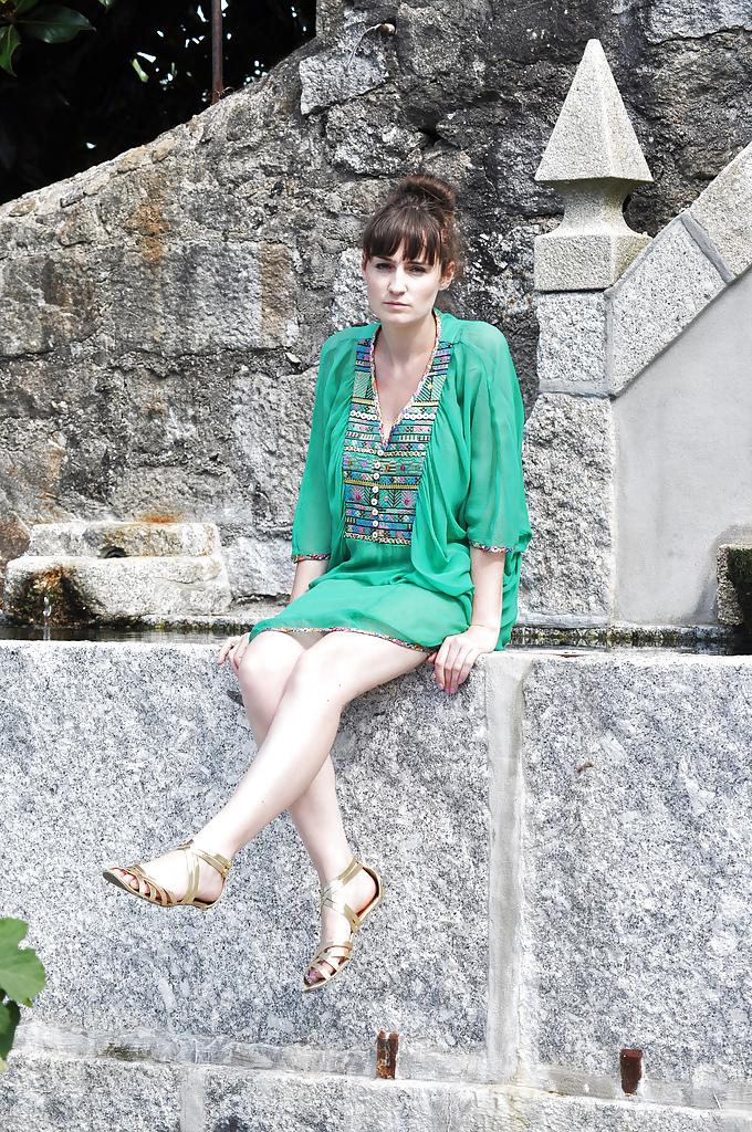 25P French bloggers Mode with sexy legs 24