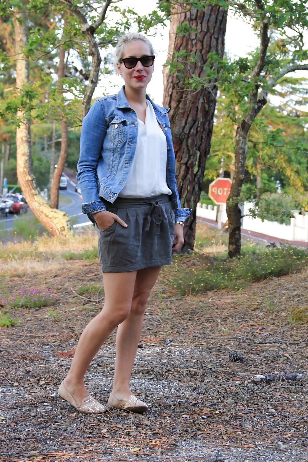 25P French bloggers Mode with sexy legs 24