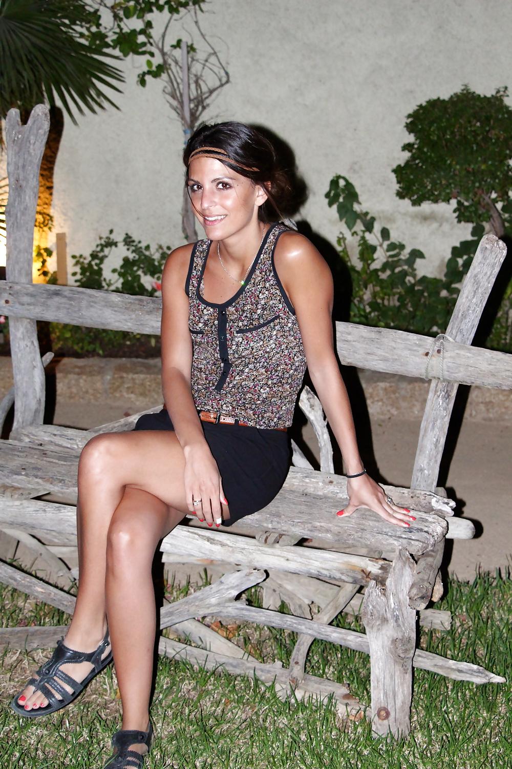 25P French bloggers Mode with sexy legs 24