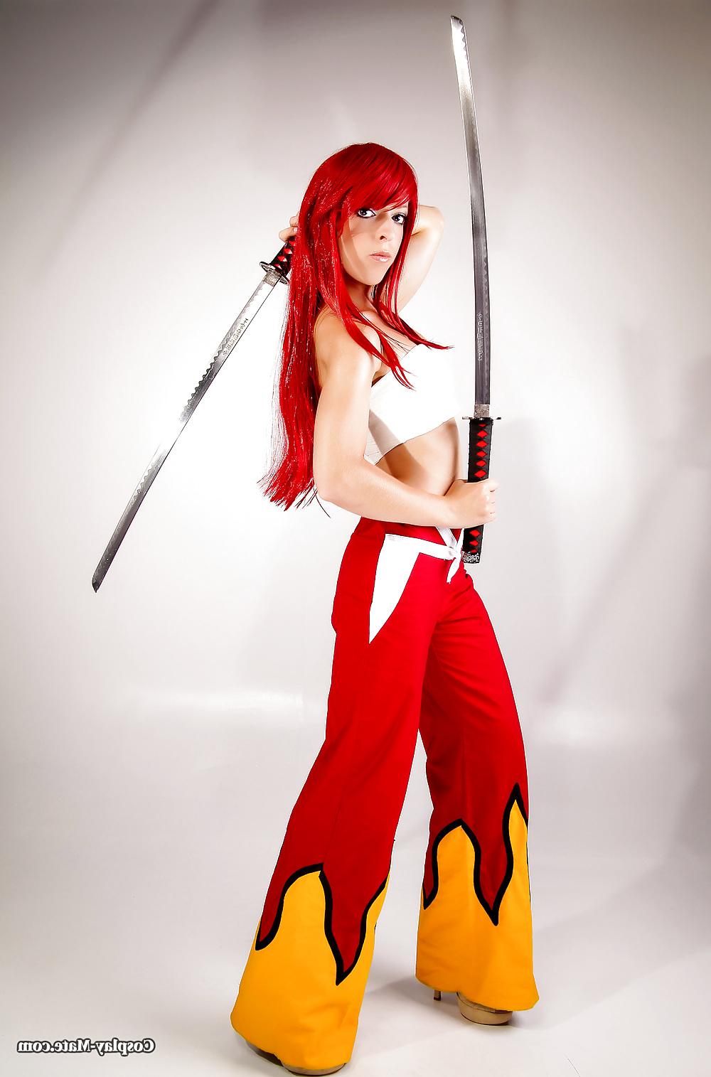 25P Erza Scarlett cosplay pics