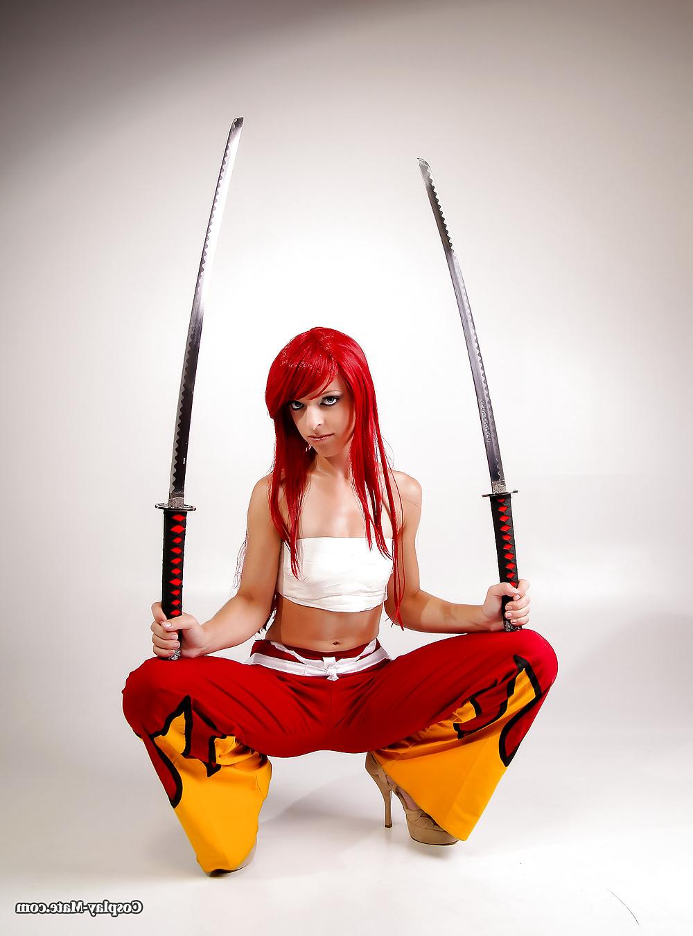 25P Erza Scarlett cosplay pics
