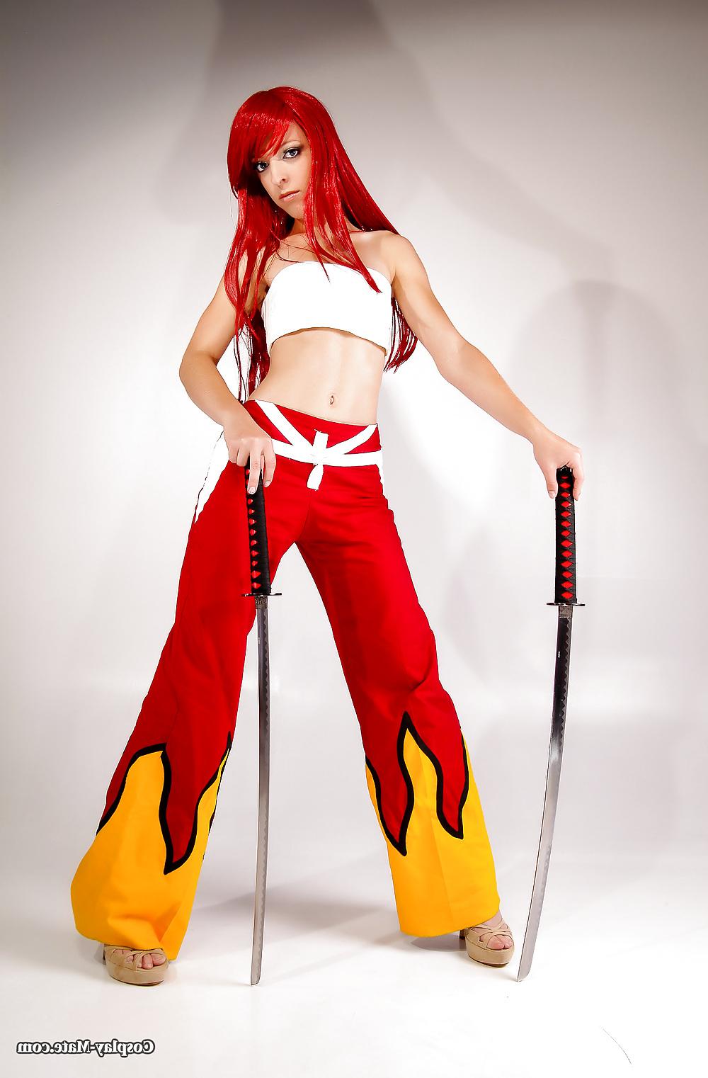 25P Erza Scarlett cosplay pics