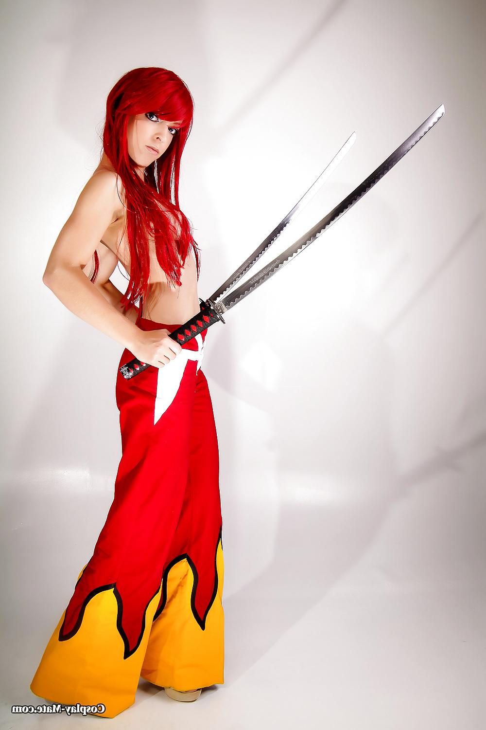 25P Erza Scarlett cosplay pics