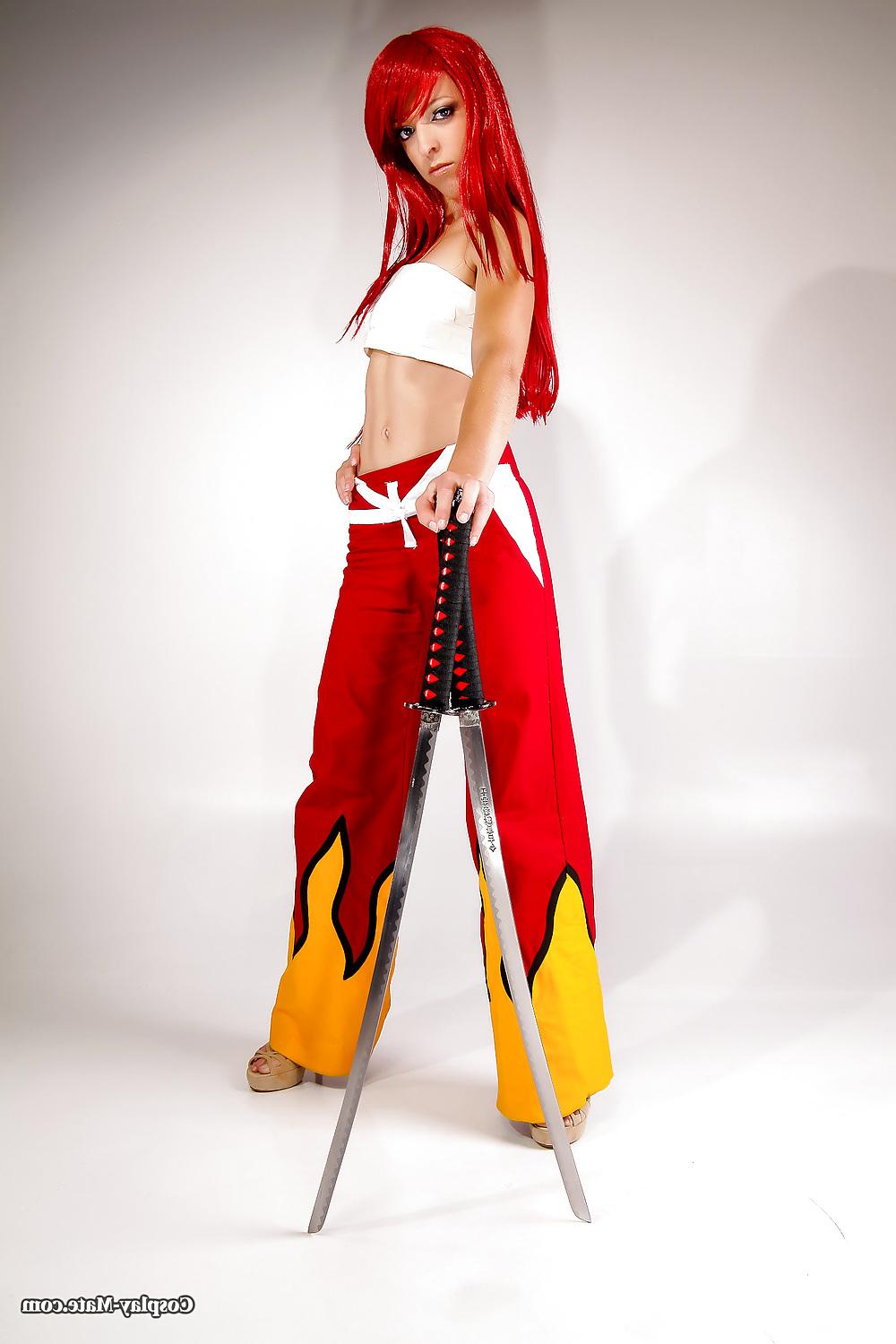 25P Erza Scarlett cosplay pics