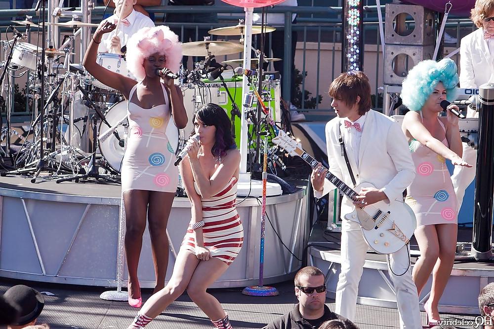 15P Katy Perry striped dress