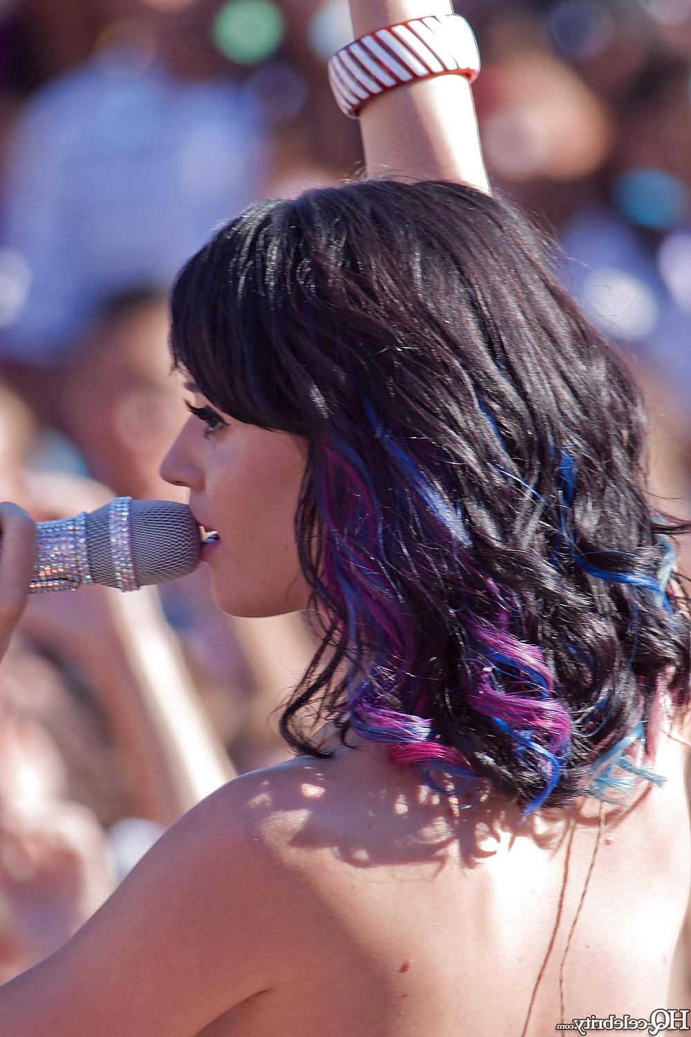 15P Katy Perry striped dress