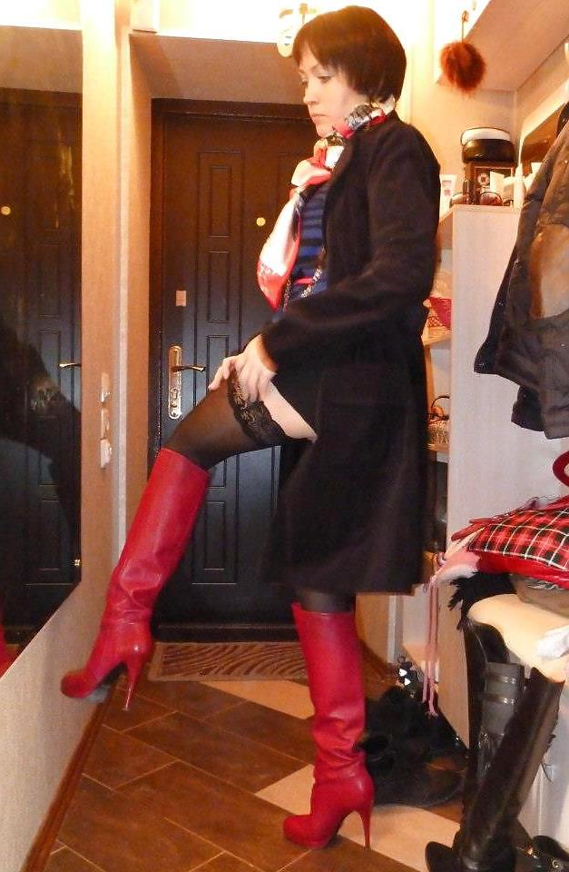 25P Sexy mature Lena (un)dressing  with small tits and ass