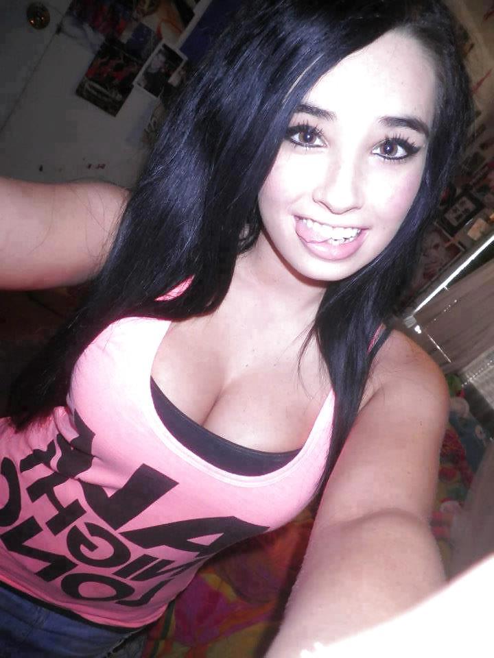 25P Facebook Sluts for your dirty comments 3