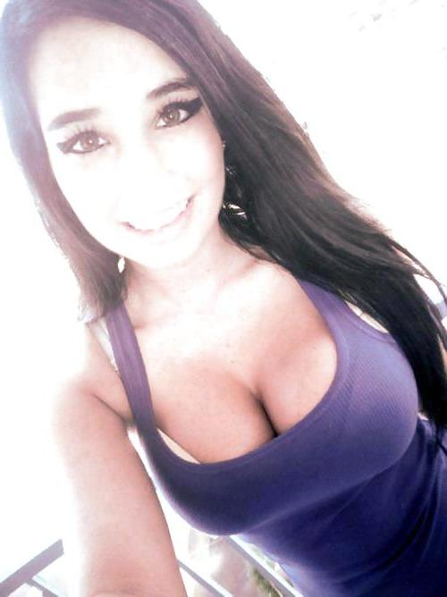 25P Facebook Sluts for your dirty comments 3