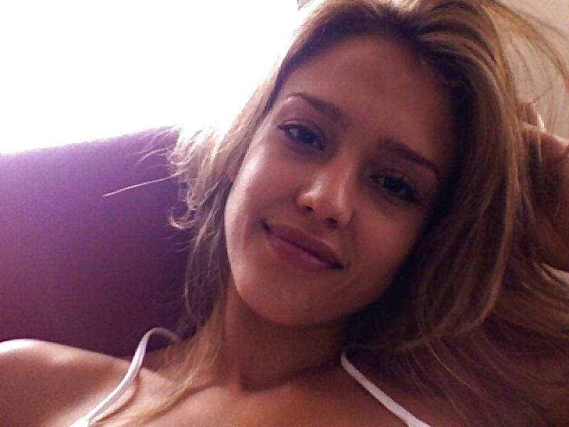6P Jessica Alba has naked cell phone pictures