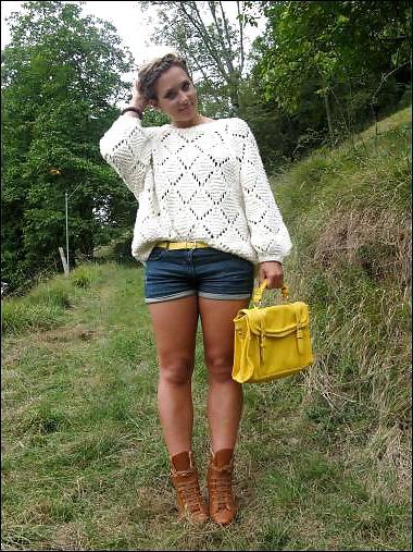 25P French bloggers Mode with sexy legs 27