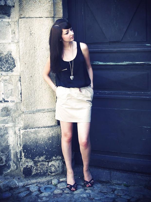 25P French bloggers Mode with sexy legs 27