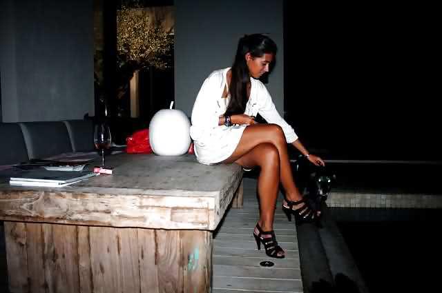 25P French bloggers Mode with sexy legs 27