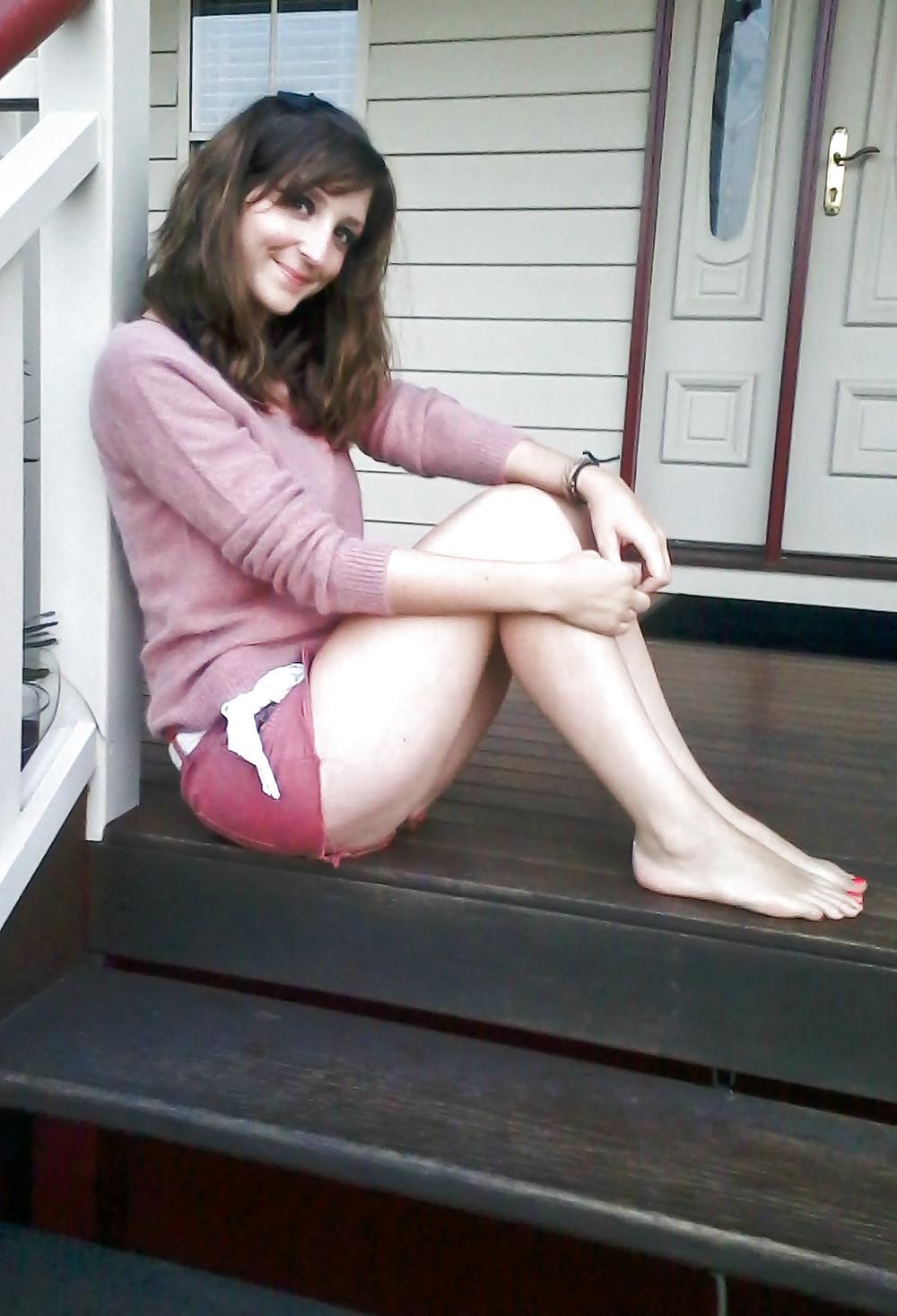 25P French bloggers Mode with sexy legs 27