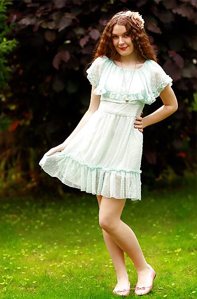 25P French bloggers Mode with sexy legs 27