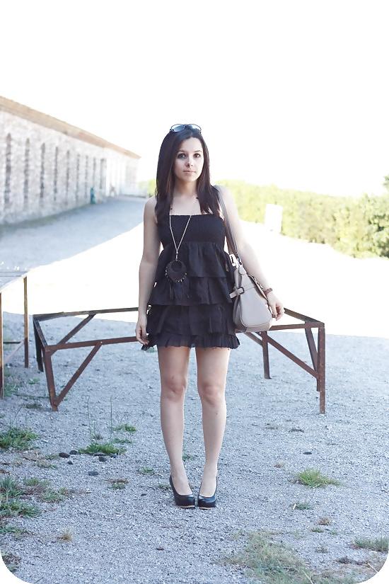 25P French bloggers Mode with sexy legs 27