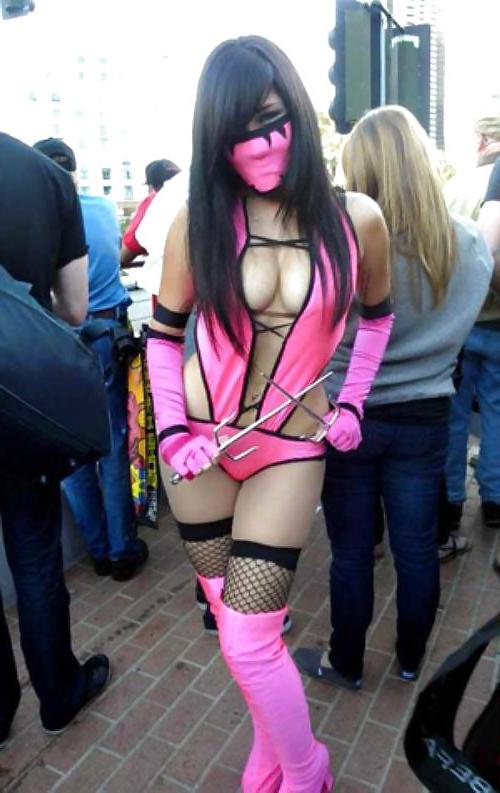 25P Cosplaying Beauties