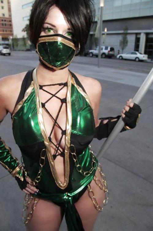 25P Cosplaying Beauties