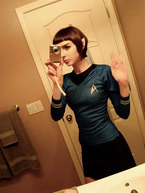 25P Cosplaying Beauties