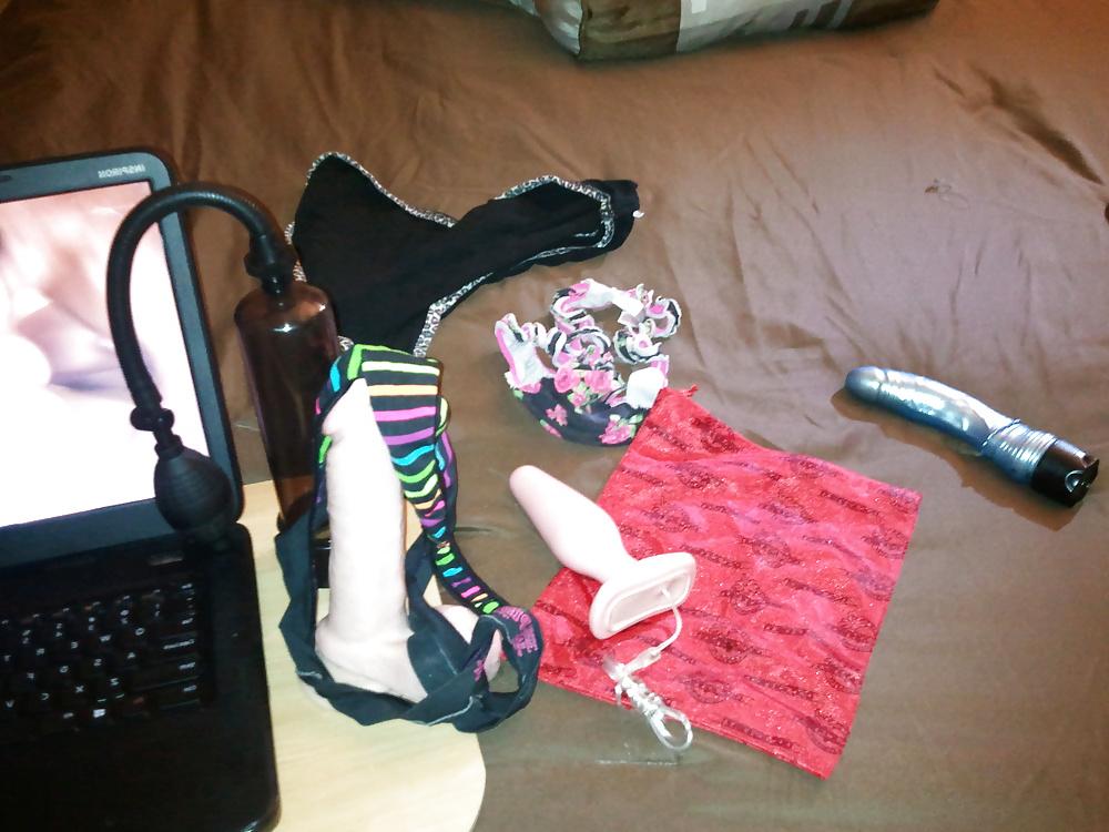 7P 18Yr Old Cousins Dirty Panties And Some Of My Gape Makers