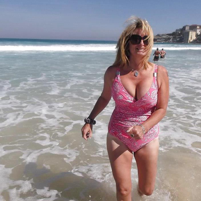20P Women In Swimsuits - Vol. 5