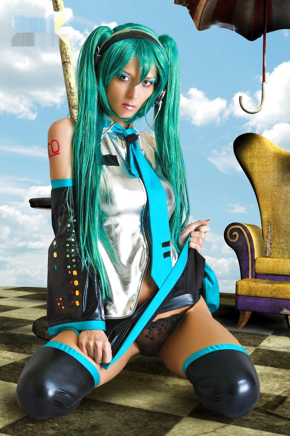 25P Cosplay girls
