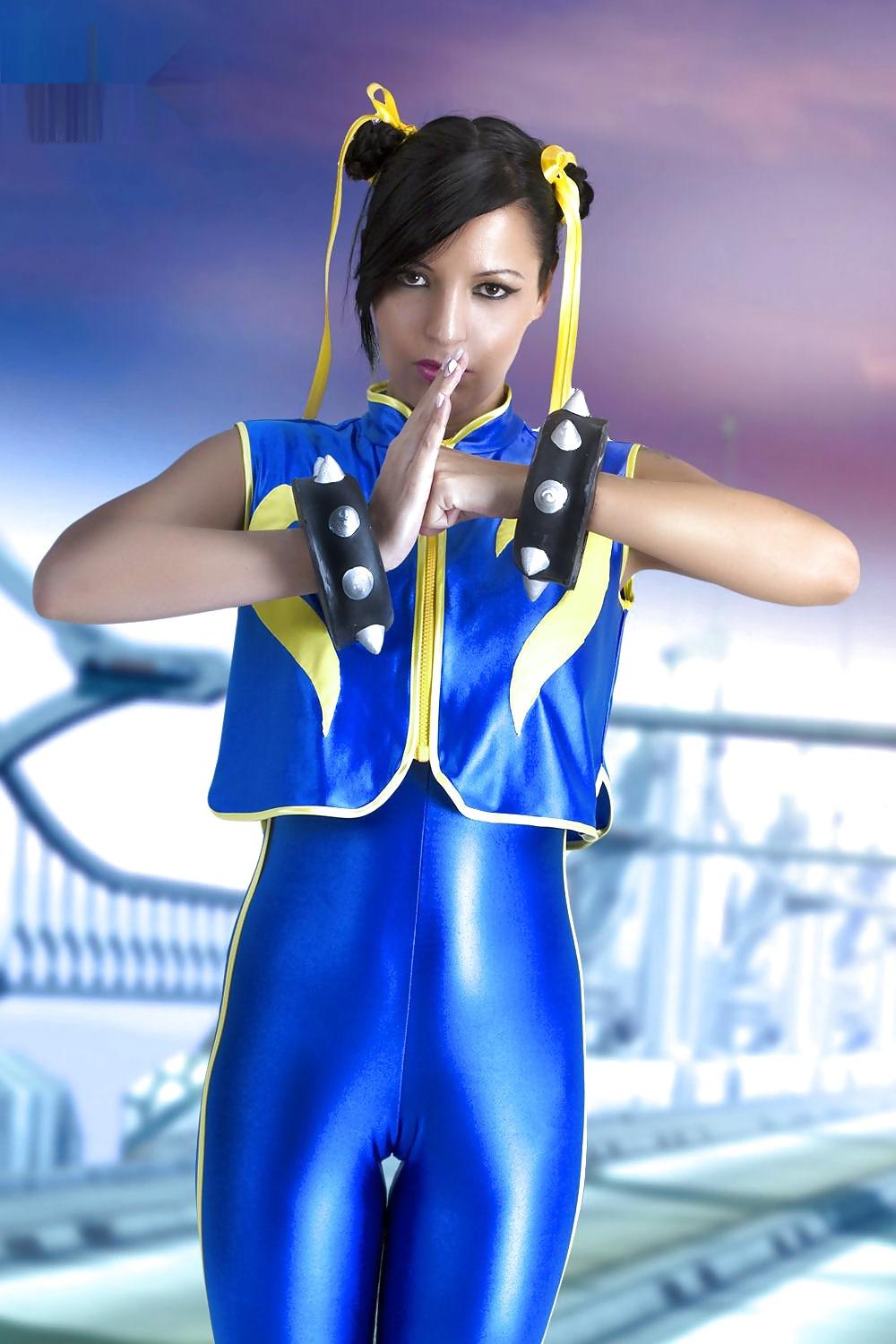 25P Cosplay girls