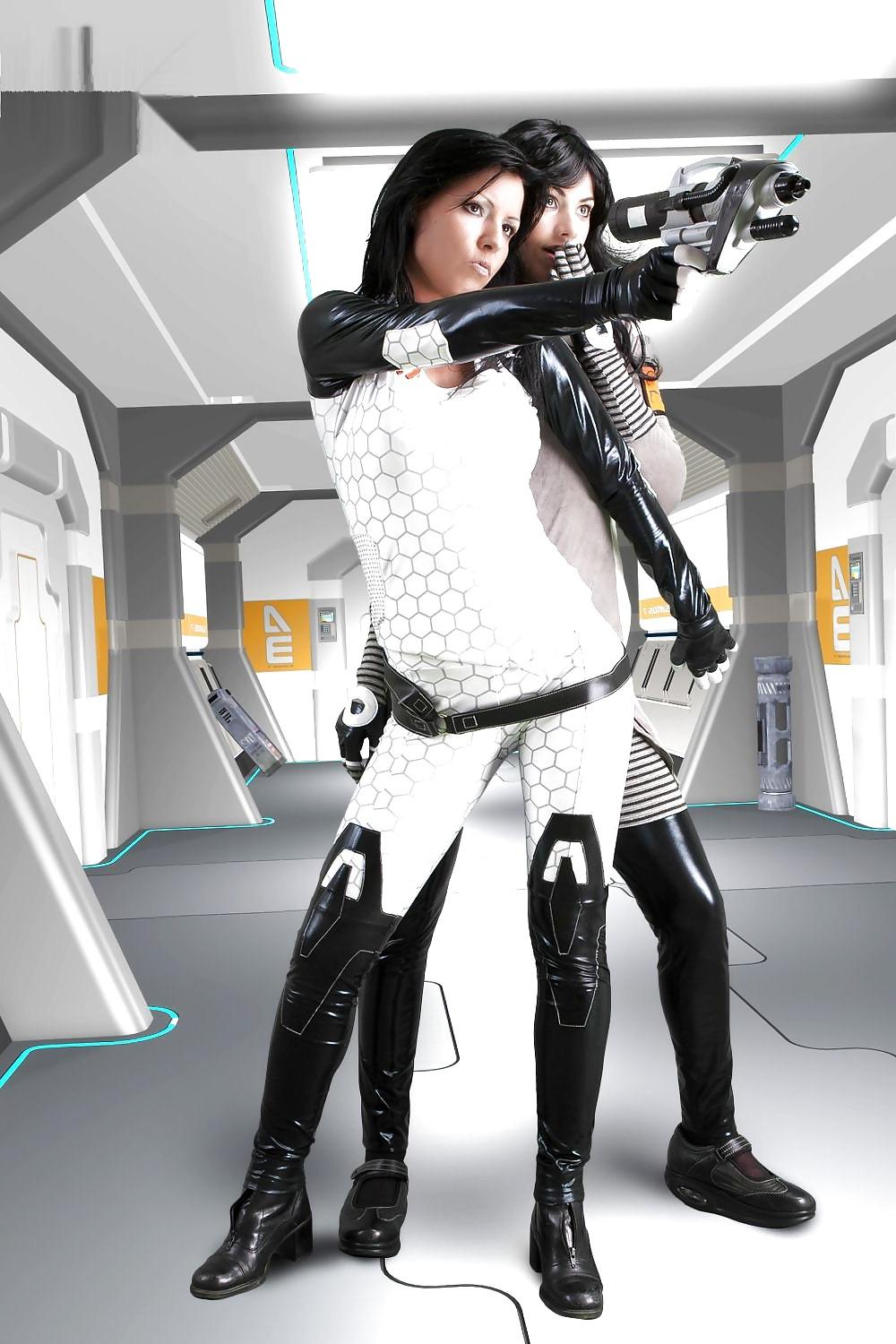 25P Cosplay girls