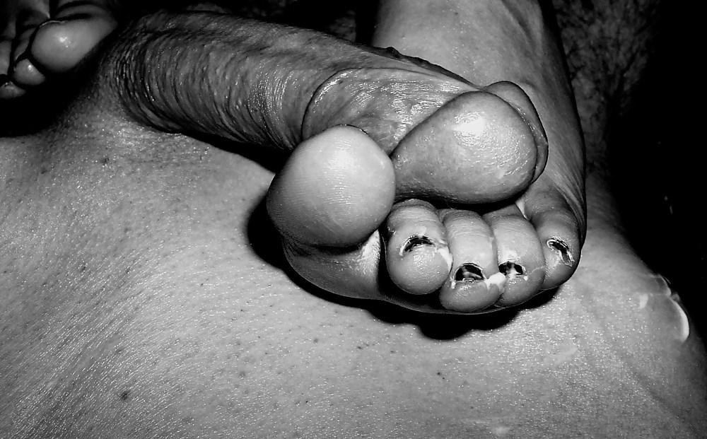 5P Foot job in black&white