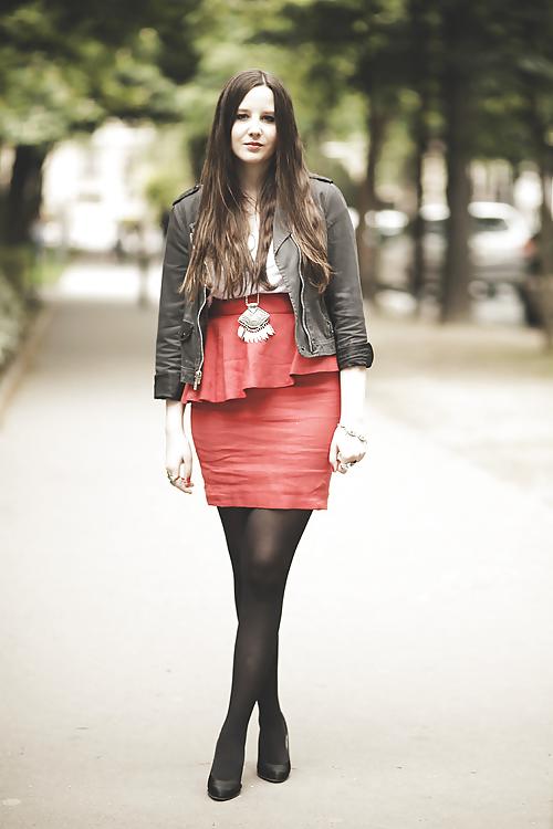 25P French bloggers Mode with sexy legs 23