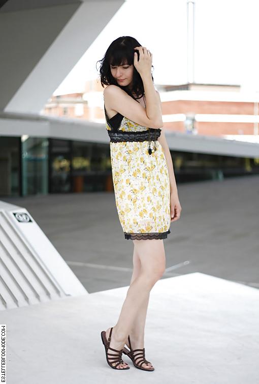25P French bloggers Mode with sexy legs 23