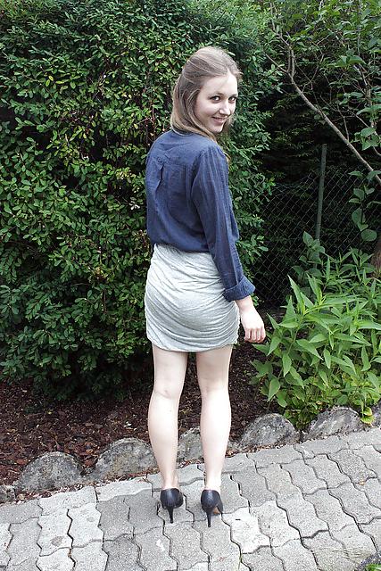 25P French bloggers Mode with sexy legs 23