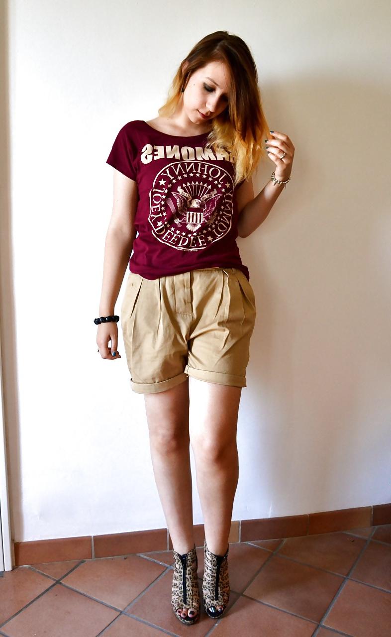 25P French bloggers Mode with sexy legs 23