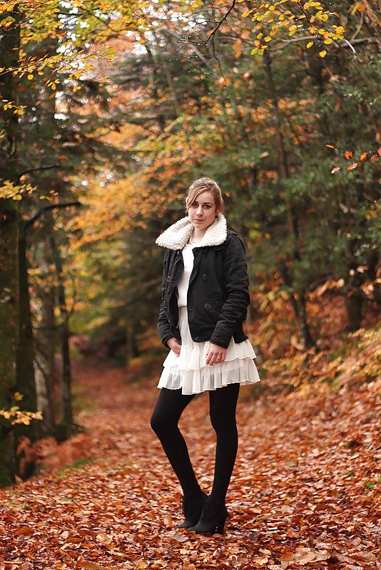 25P French bloggers Mode with sexy legs 23