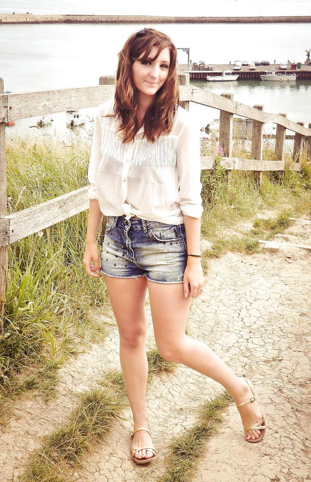25P French bloggers Mode with sexy legs 23