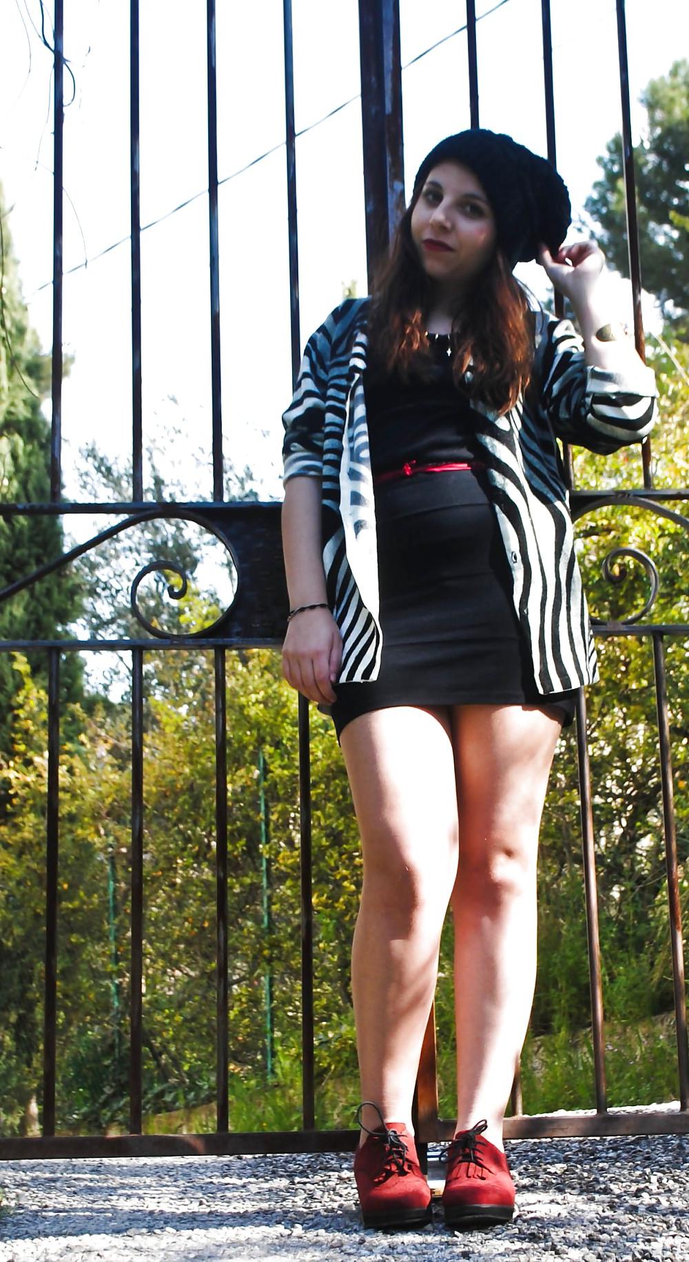 25P French bloggers Mode with sexy legs 23