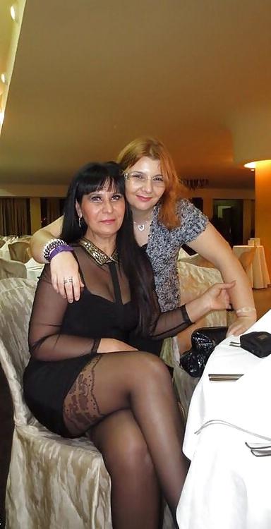 15P Mature pantyhose tights