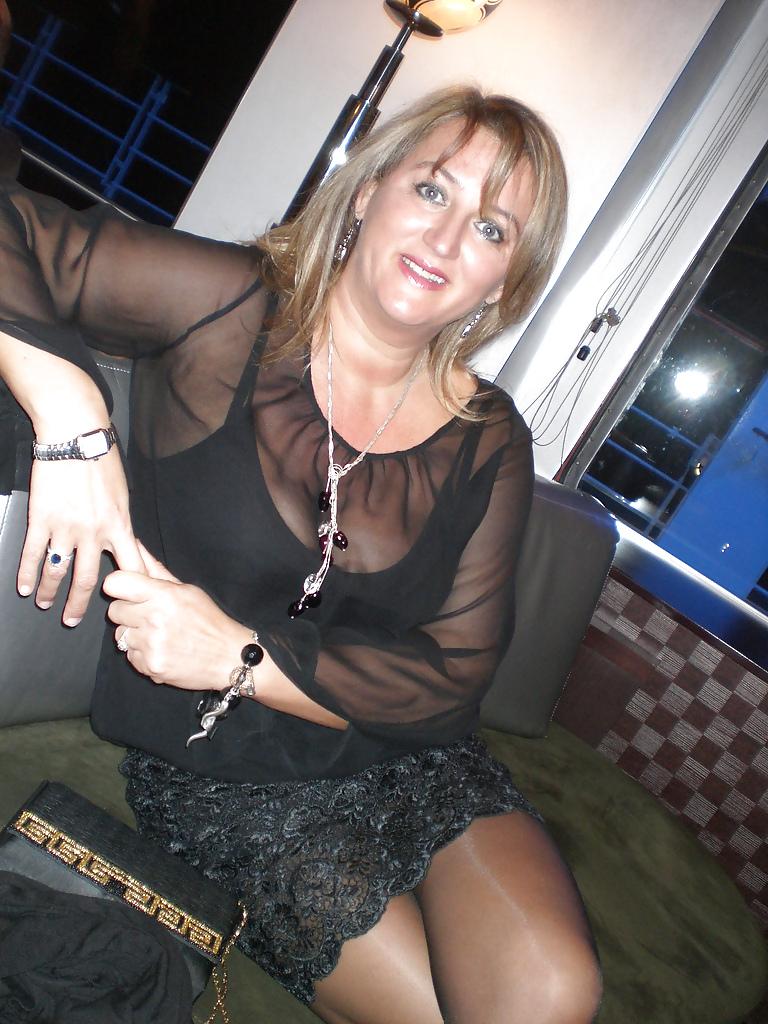 15P Mature pantyhose tights