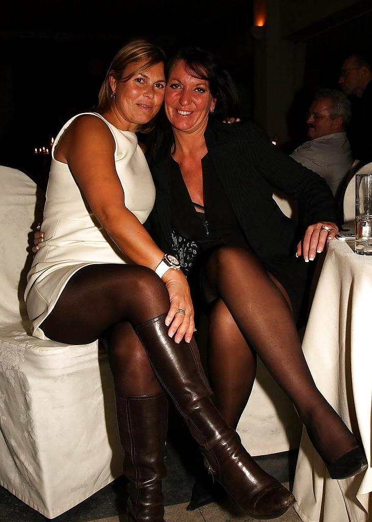 15P Mature pantyhose tights