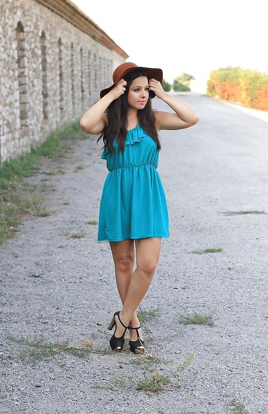 25P French Bloggers Mode with sexy legs 32