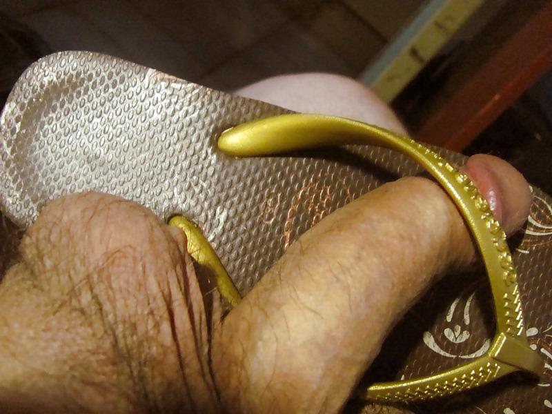19P Brincando com as Havaianas Dela.....