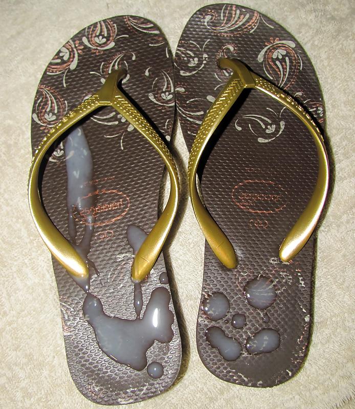 19P Brincando com as Havaianas Dela.....