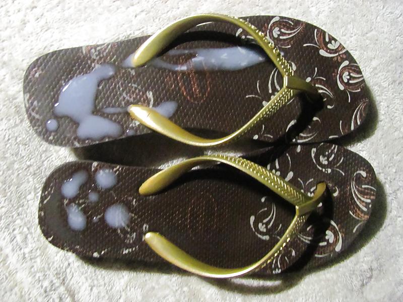 19P Brincando com as Havaianas Dela.....