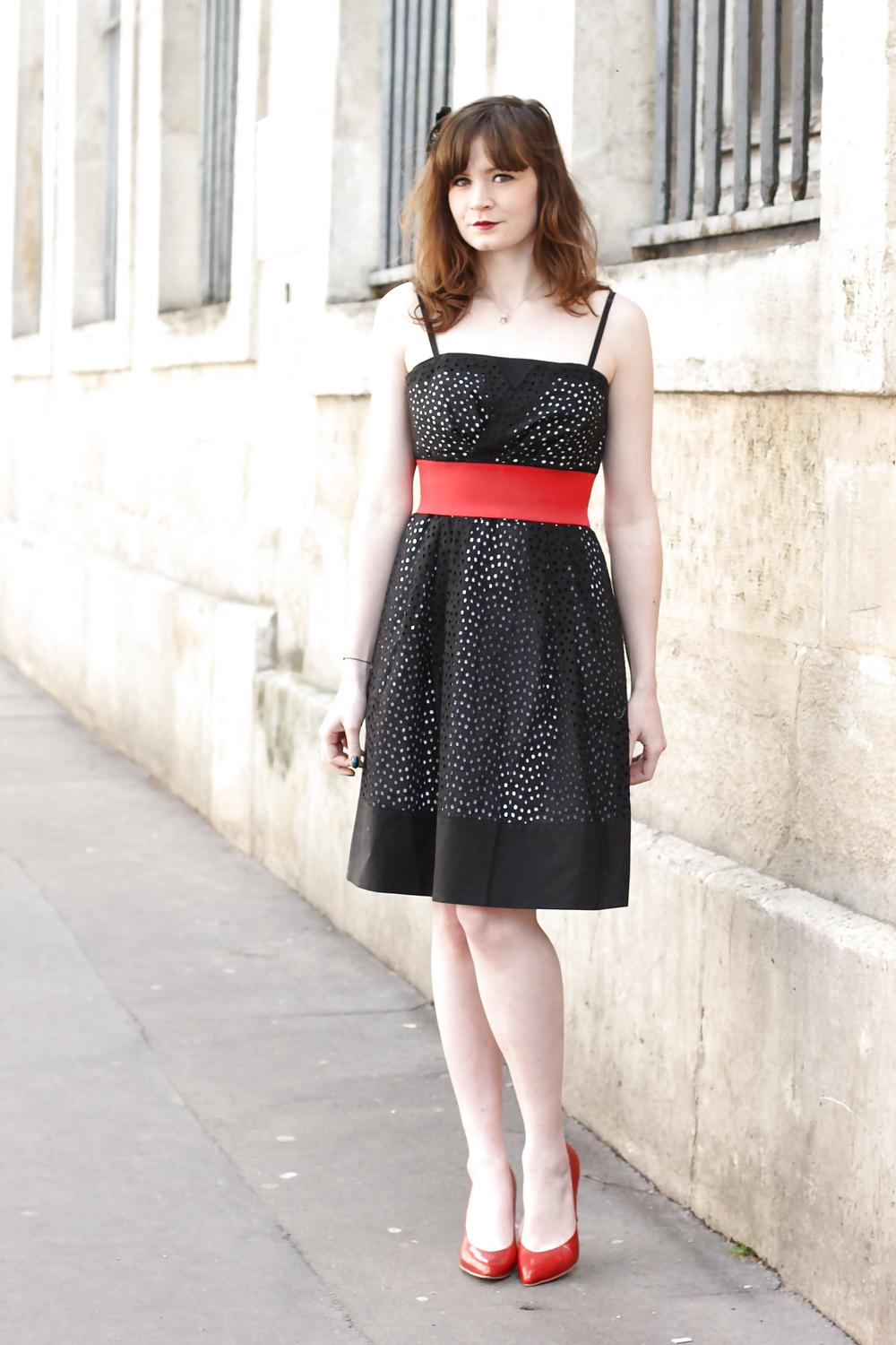 20P French blogger Mode with sexy legs 1
