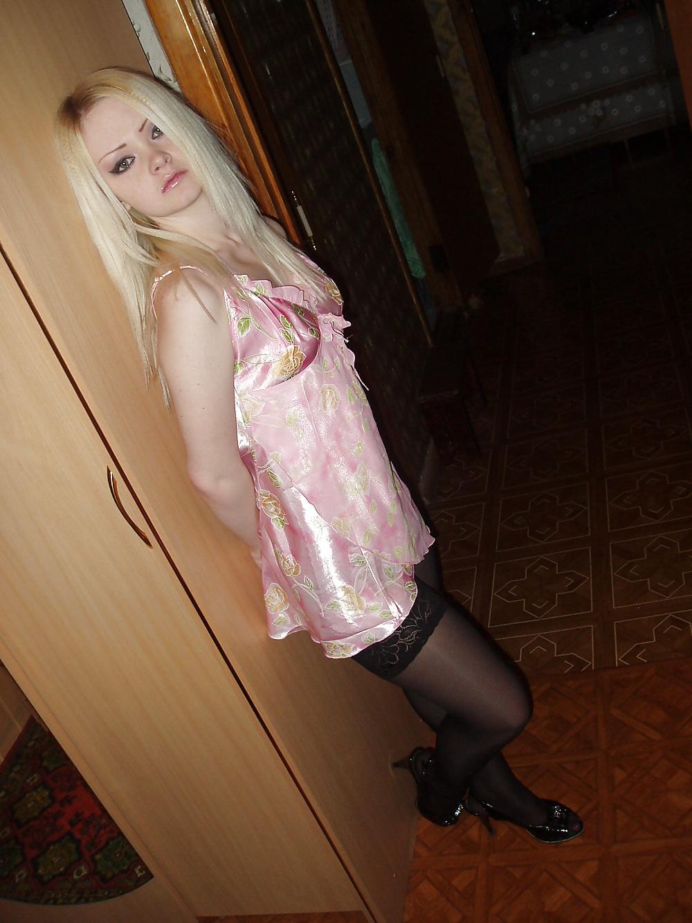 25P Blond freckled