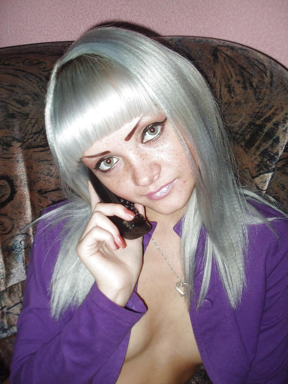 25P Blond freckled