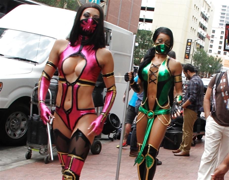 25P Cosplay girls