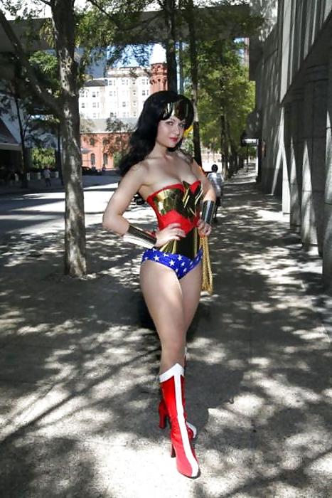 25P Cosplay girls