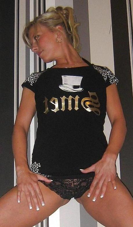 25P Hot Busty fuckable milf