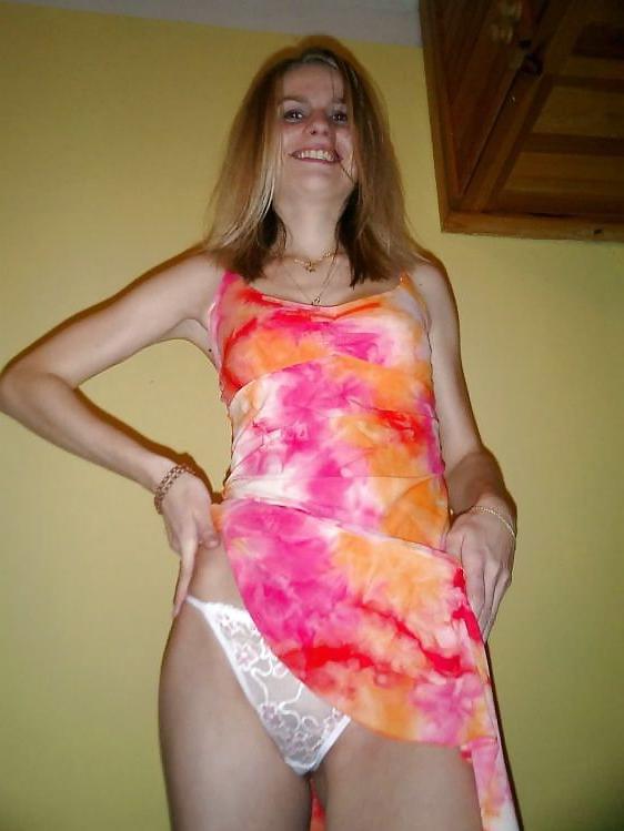 25P Cute blonde in her bedroom